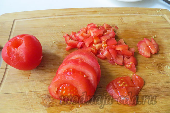 Tykva-s-nutom-narezannye-tomaty