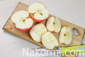 Штрудель с яблоками из слоеного теста