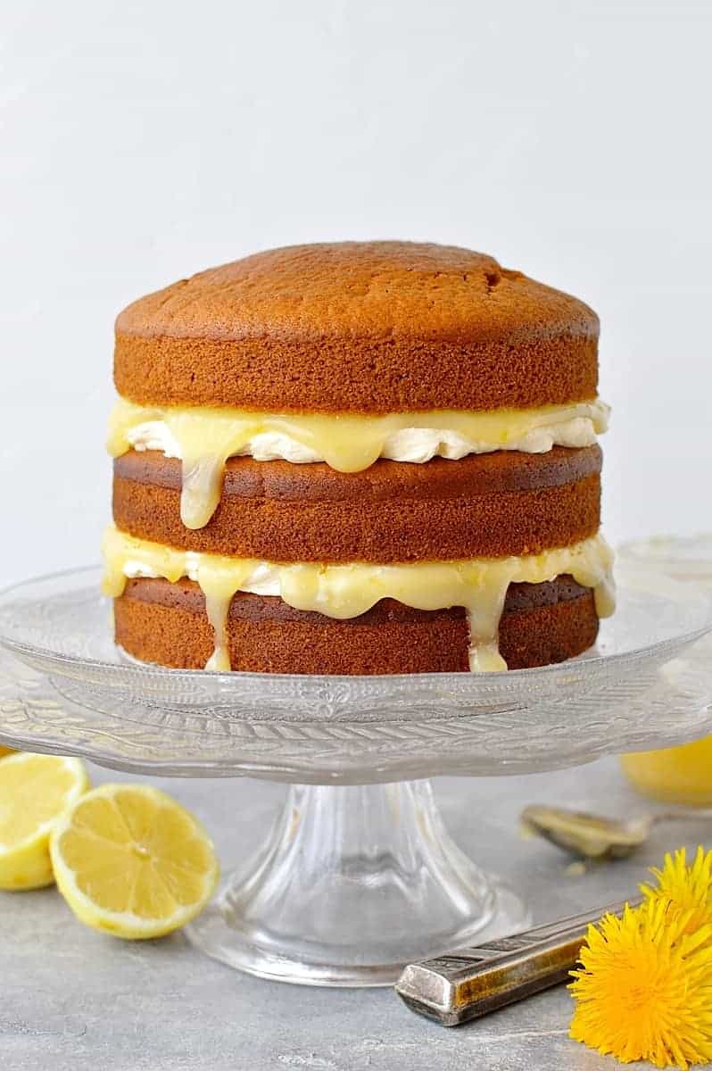 Vegan lemon curd layer cake - easy vegan lemon cake with vegan lemon curd and vegan lemon buttercream.