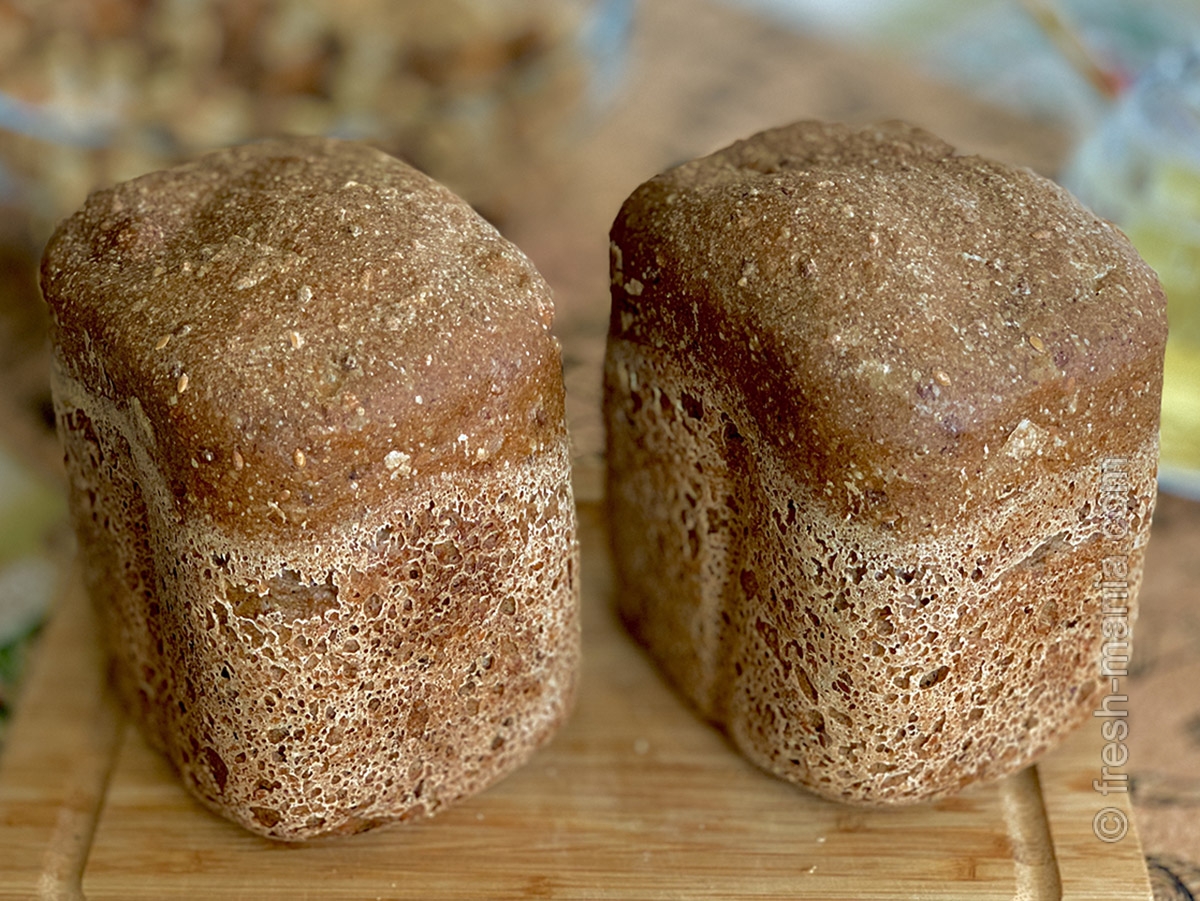 Домашний бездрожжевой хлеб на закваске рецепт. Хлеб в хлебопечке. Ржаной хлеб в хлебопечке. Хлебопечка с хлебом. Хлеб из ржаной муки в хлебопечке.