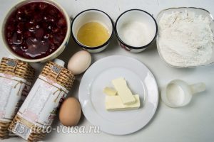 Торт Медовые соты с вишней: Ингредиенты