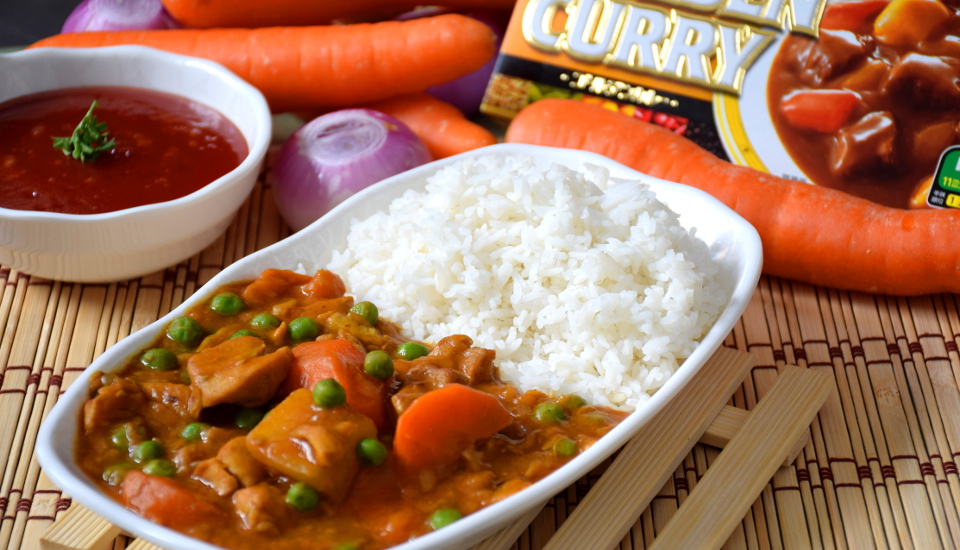 Japanese curry is a quick, easy, fail-safe recipe, making it an excellent choice for busy people to prepare a simply delicious meal. This recipe offers two methods to prepare the curry. First, use the store-bought Japanese curry cubes for cooking, and secondly making the roux from scratch, but it takes a longer time.