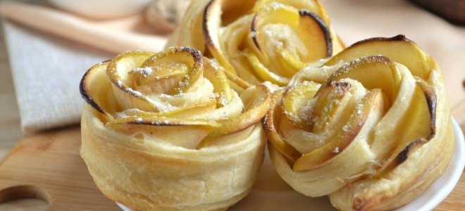 Печенье «Розочки» с яблоками из слоеного теста